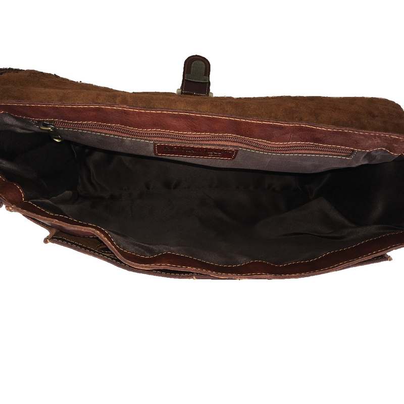 Rowallan Of Scotland Bronco Cognac Messenger Bag inside