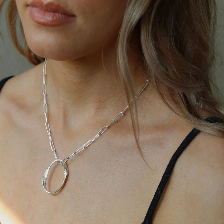 Tutti & Co Aspen Necklace Silver Plate NE521S on model