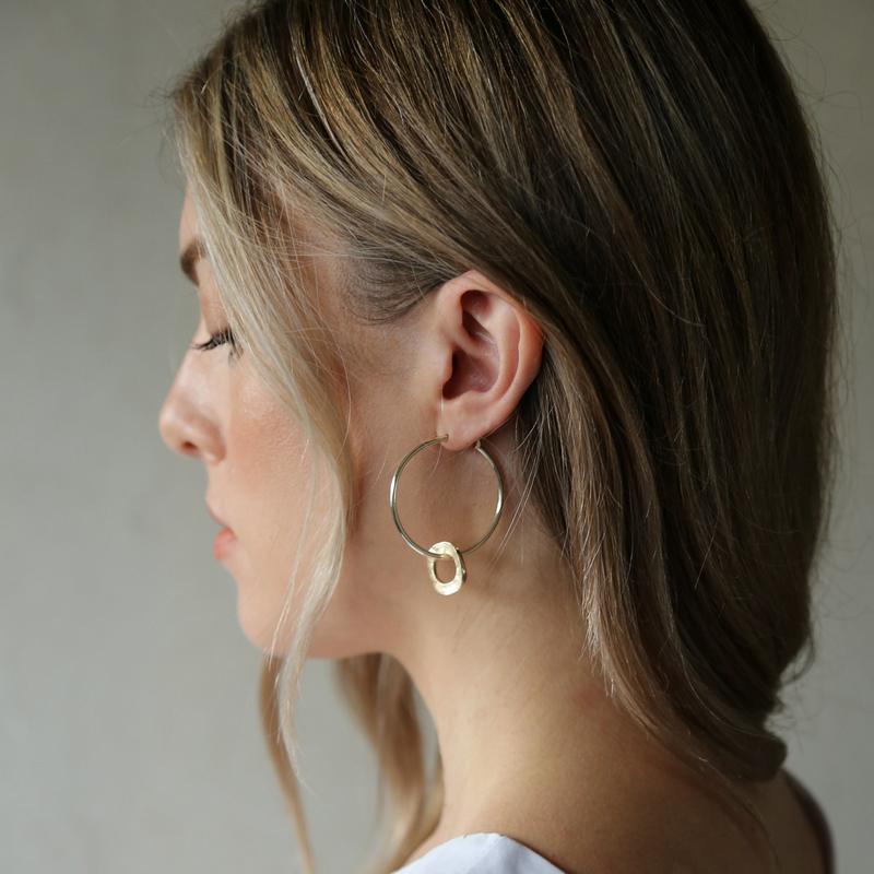 Tutti & Co Beam Earrings Gold EA411G on model