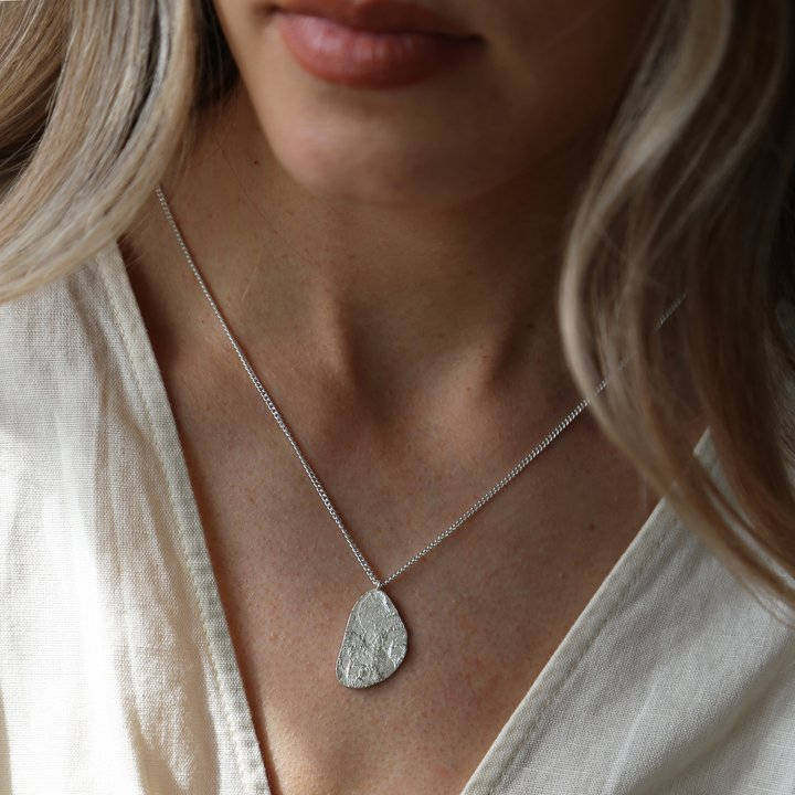 Tutti & Co Cloud Necklace Silver Plate NE542S on model