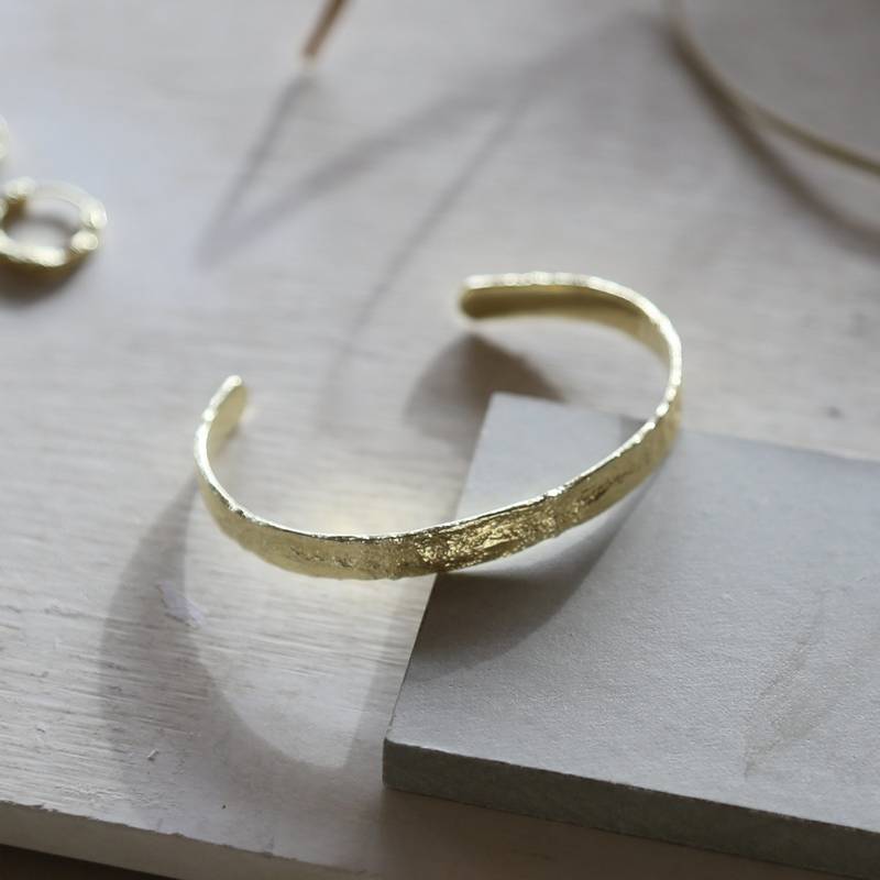 Tutti & Co Hudson Bangle Gold BR520G lifestyle