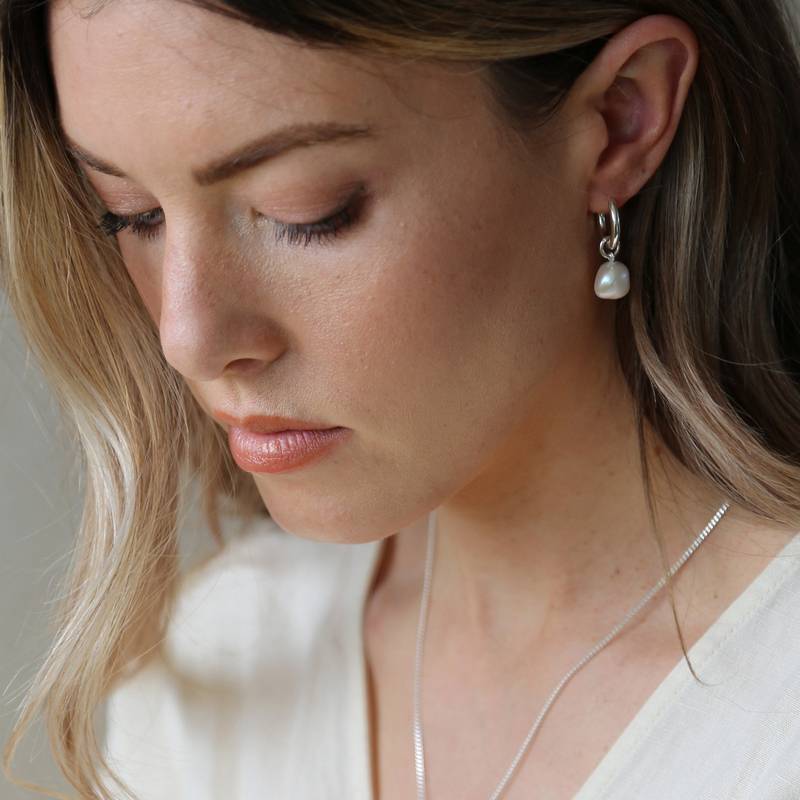 Tutti & Co Pearl Earrings Silver EA412S on model